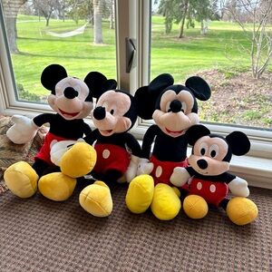 🦋Micky Mouse bundle of 4 plush toys